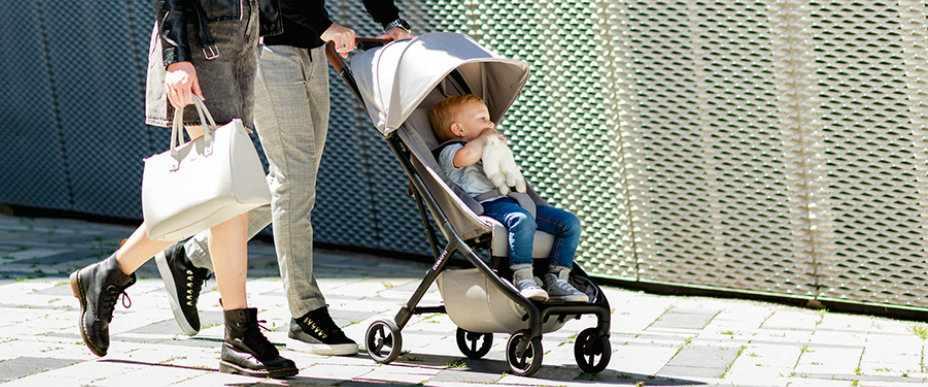 Buggy met grote zonnekap
