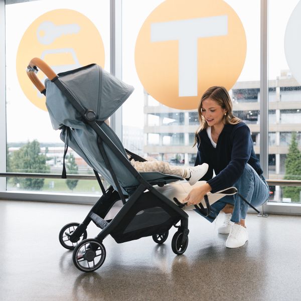 UPPAbaby MINU V3 Buggy Dillan - Stone Blue/Carbon Frame Met Zandbruin Leer