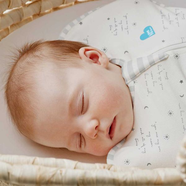 Love to Dream Inbakerslaapzak - Swaddle Up™ - 0-3 Maanden - Wit met Tekst