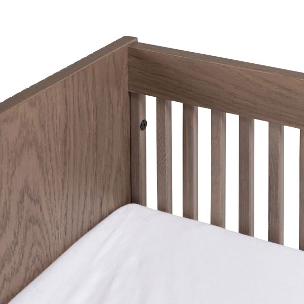 Kidsmill Levi Babykamer Incl. Rechte Potenset Walnoot | Ledikant 60 x 120 cm + Commode