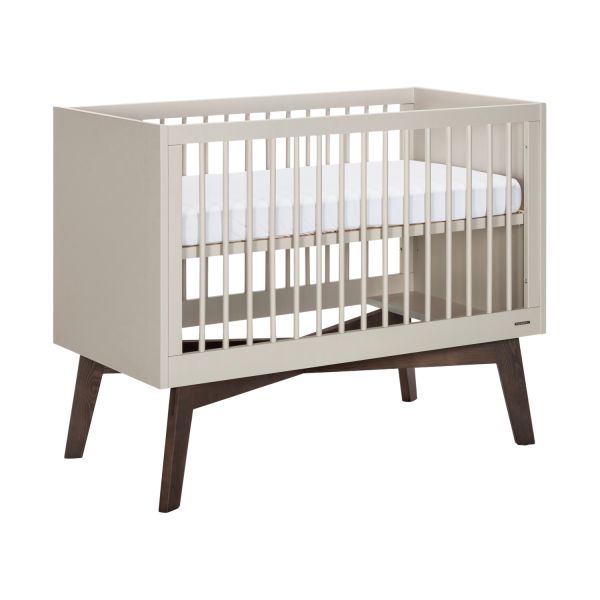 Kidsmill Sixties Babykamer Oatmeal / Walnoot | Bed 60 x 120 cm + Commode