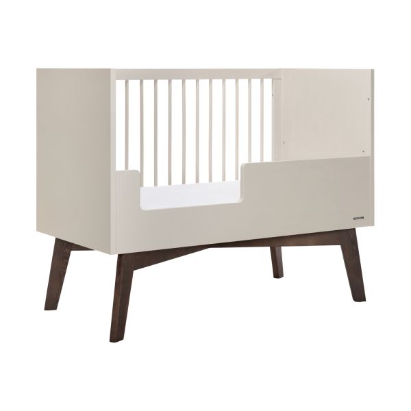 Kidsmill Sixties Babykamer Oatmeal / Walnoot | Bed 60 x 120 cm + Commode
