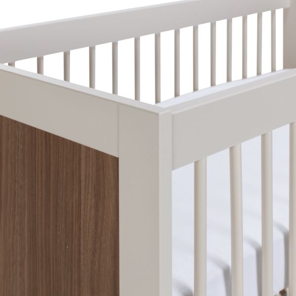 Europe Baby Vittoria Babybed - Cashmere / Walnut - 60 x 120 cm