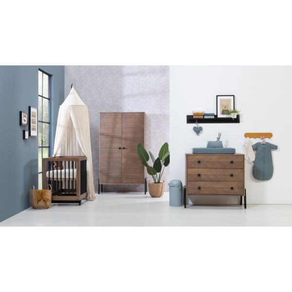 Europe Baby Beau Babykamer Walnoot |  Bed 60 x 120 cm + Commode + Kast 2-Deurs