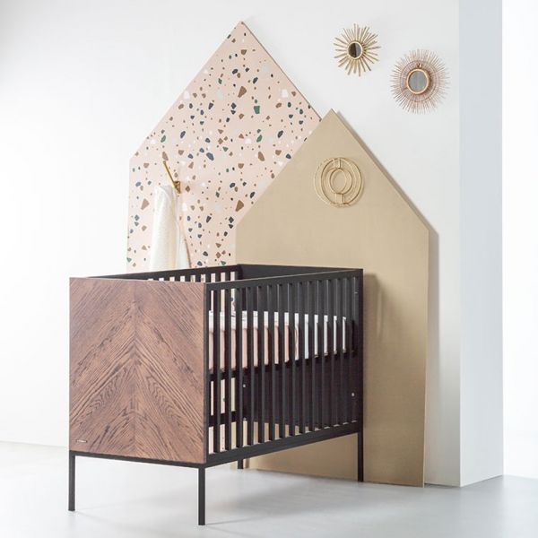 Kidsmill Vince Babykamer Black / Walnut | Bed 60 x 120 cm + Commode Breed