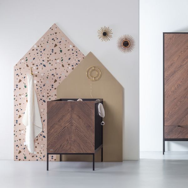 Kidsmill Vince Babykamer Black / Walnut | Bed 60 x 120 cm + Commode Breed