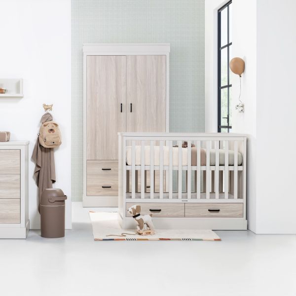 Kidsmill Newport Babykamer Incl. Zwarte Grepen - Oatmeal / Eiken | Ledikant 60 x 120 cm + Commode