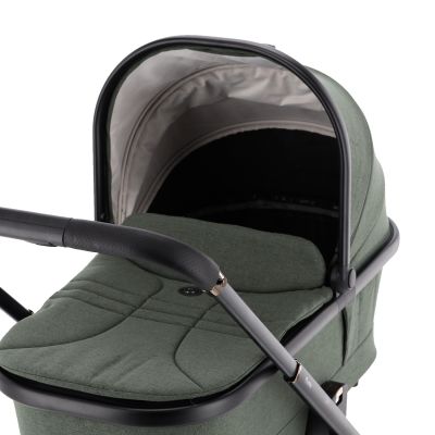 Babypark Qute Q-Rider Plus Kinderwagen 4-in-1 Thyme Green | Maxi-Cosi Cabriofix i-Size Essential Black aanbieding