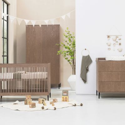 Kidsmill Levi Babykamer Incl. Ronde Potenset Walnoot