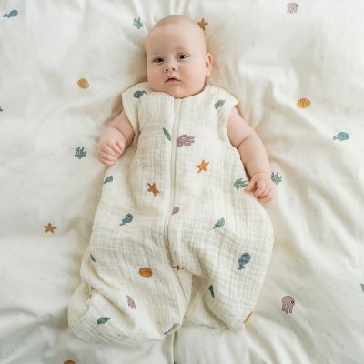 Baby in een slaapzak uit de Babypark collectie