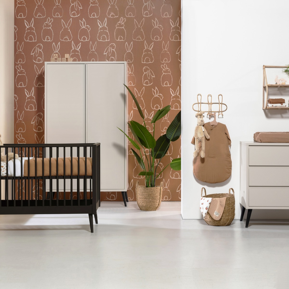 Europe Baby Sterre / Evy Babykamer Oatmeal / Zwart | Bed 60 x 120 cm + Commode + Kast